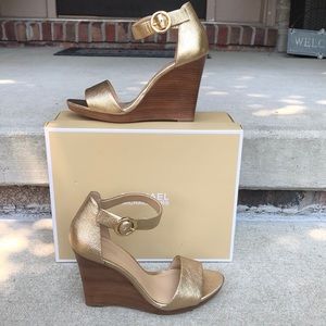 NWB Michael Kors metallic leather wedge sandal, 8